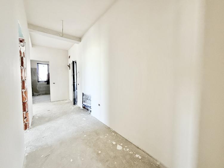 Apartament cu 3 camere semidecomandat în Moșnița Nouă
