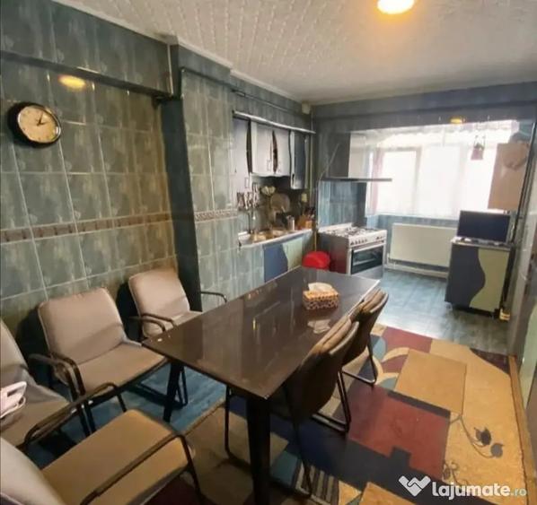 Apartament cu 4 camere decomandat în Central
