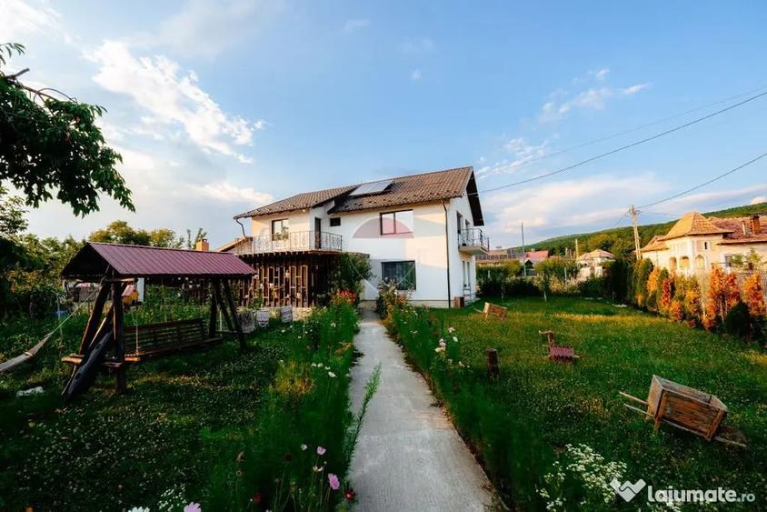 Casă cu 4 camere cu Teren 779 Mp în Piscani