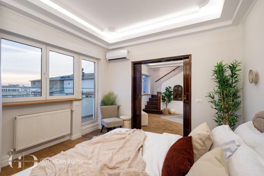 Apartament cu 4 camere în P-ța Universității