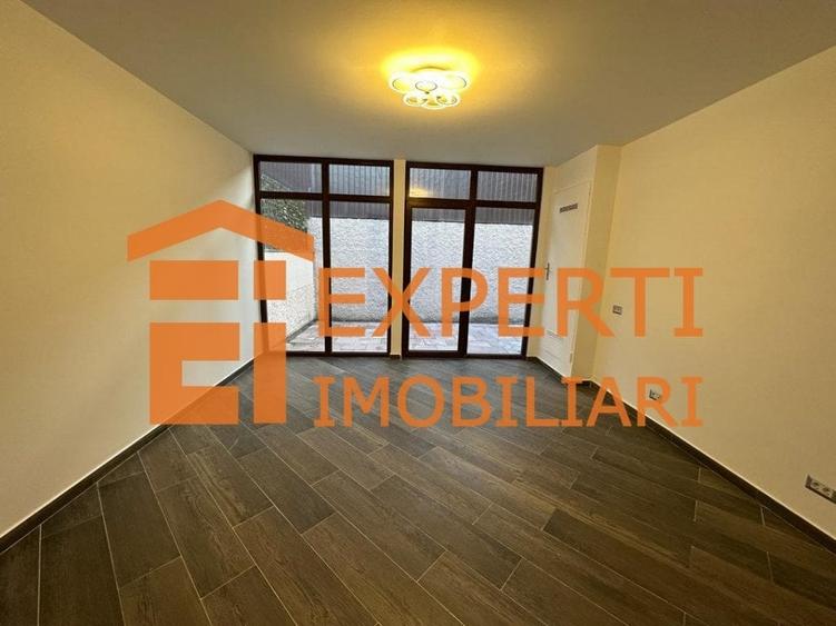 Casă individuală cu 7 camere cu Teren 400 Mp în Faleza Nord
