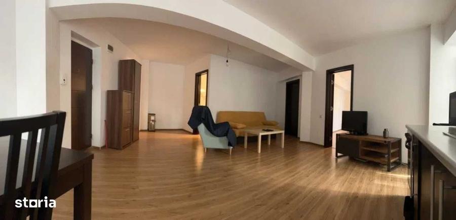 Apartament cu 3 camere decomandat în Exterior Vest