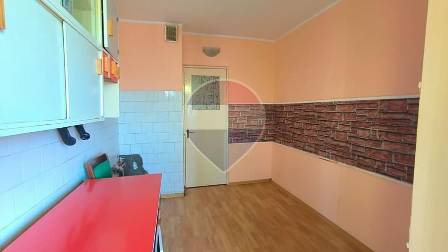 Apartament cu 3 camere decomandat în Micro 13