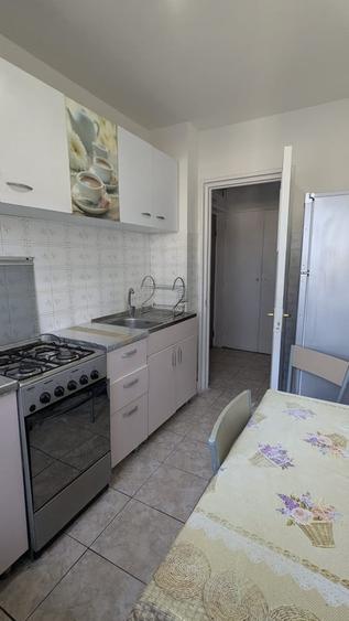 Apartament cu 3 camere semidecomandat în Dristor