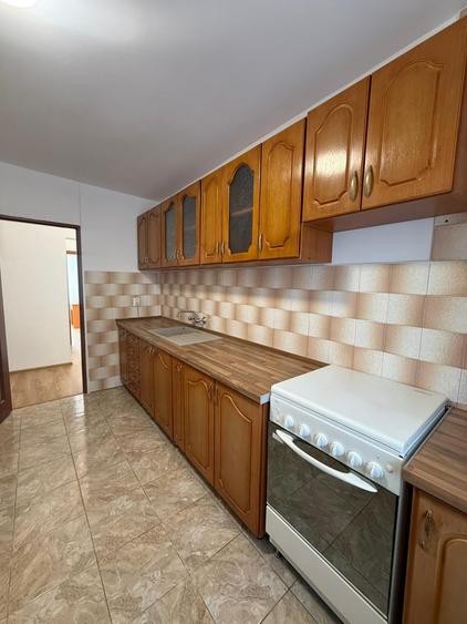 Apartament cu 3 camere decomandat în Câmpului