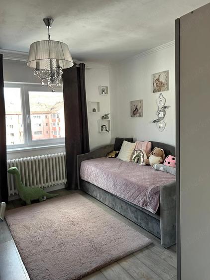 Apartament cu 4 camere decomandat în Ștefan cel Mare