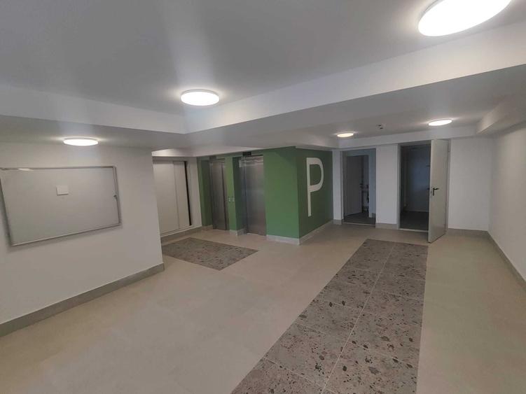 Apartament cu 3 camere semidecomandat în Exterior Vest