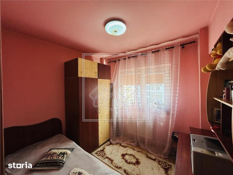 Apartament cu 4 camere decomandat în Șelimbăr