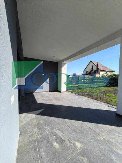 Duplex cu 4 camere cu Canalizare în Săcălaz