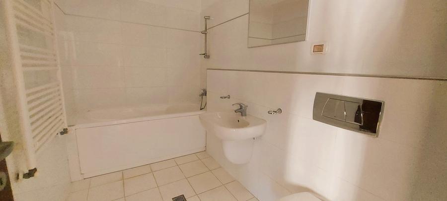 Apartament cu 4 camere nedecomandat în Pipera