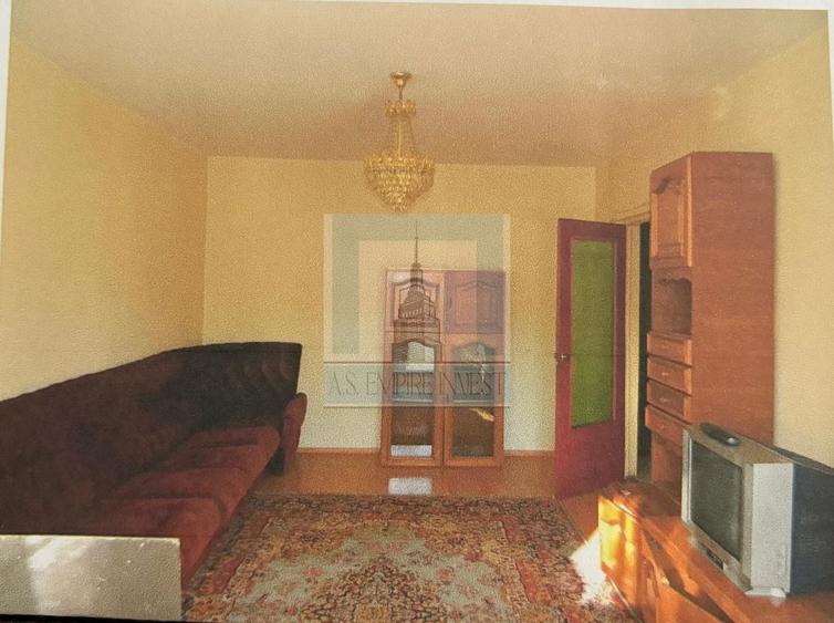 Apartament cu 3 camere decomandat în Calea București