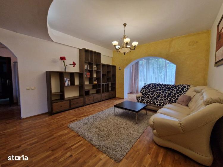 Apartament cu 3 camere, mobilat în Romană