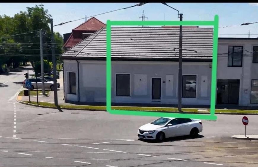 Spațiu comercial, de 1,000 mp, în Central