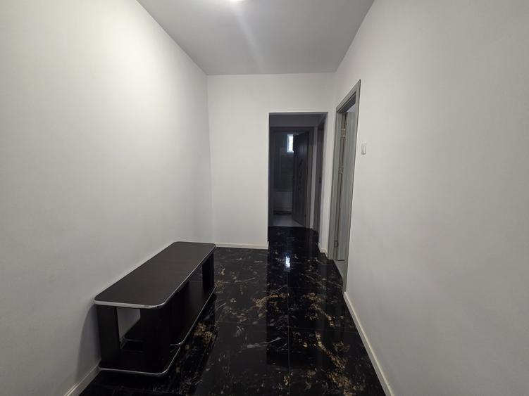 Apartament cu 3 camere decomandat, mobilat în Mircea cel Bătrân