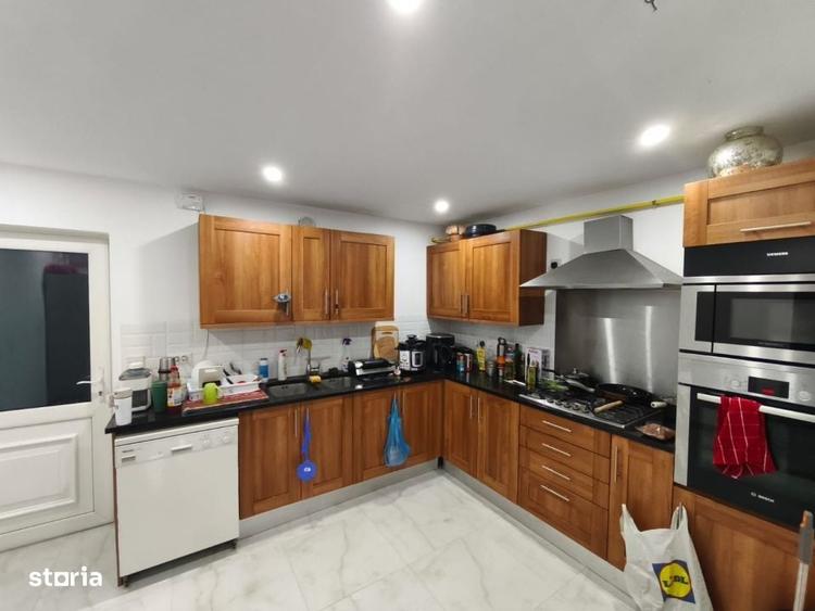 Casă cu 4 camere cu Teren 500 Mp în Central