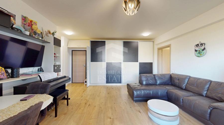 Apartament cu 4 camere semidecomandat, mobilat în Băneasa