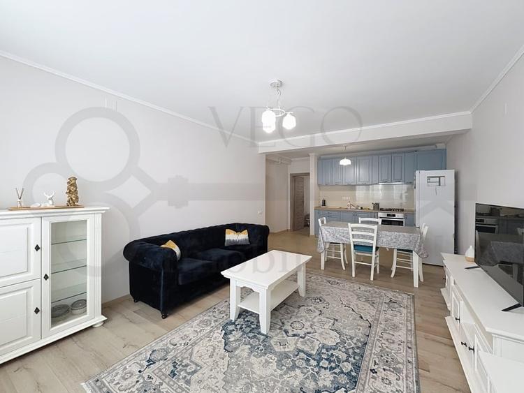 Apartament cu 3 camere semidecomandat, mobilat în Central