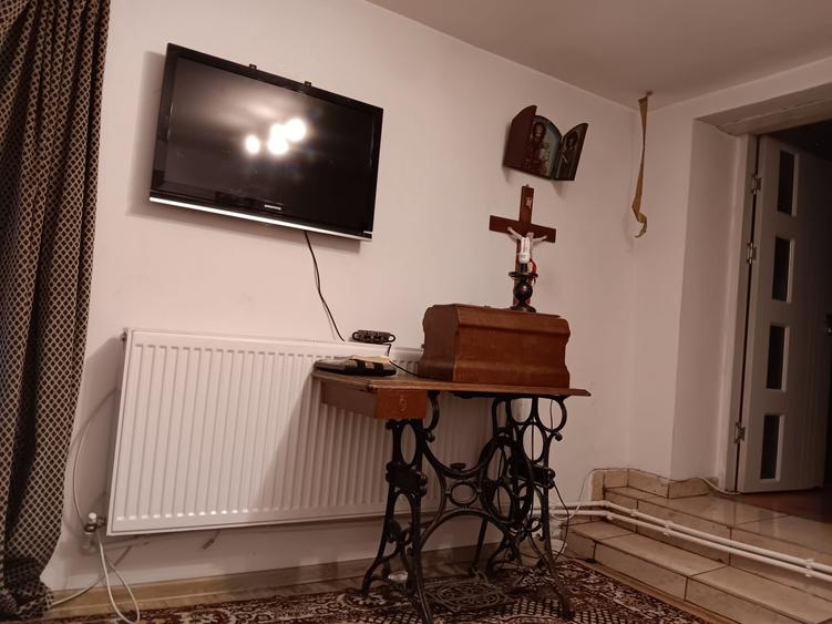 Casă cu 5 camere cu Canalizare în Central