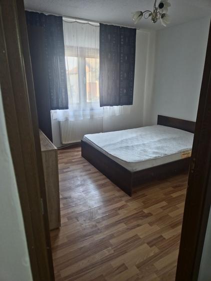 Inchiriez apartament cu 2 camere decomandat in zona Modern et.4/4 - 3