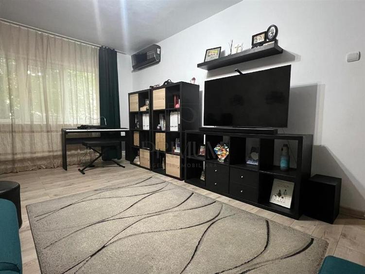 Apartament cu 3 camere decomandat, mobilat în Girocului