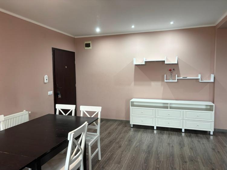 Apartament cu 3 camere decomandat, mobilat în Florești