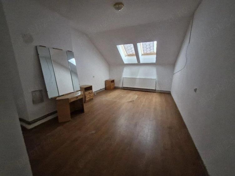 Casă cu 4 camere cu Teren 1000 Mp în Central