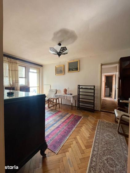 Apartament cu 3 camere semidecomandat în Obor