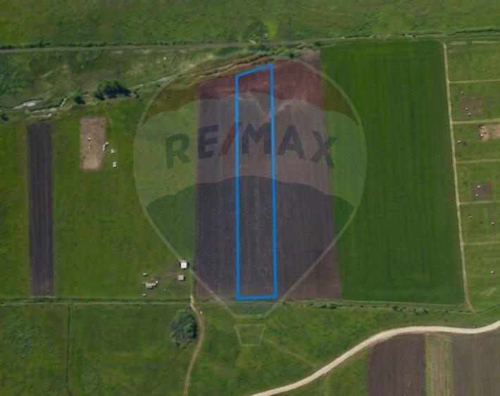 Teren de 8600 mp, în Stupini