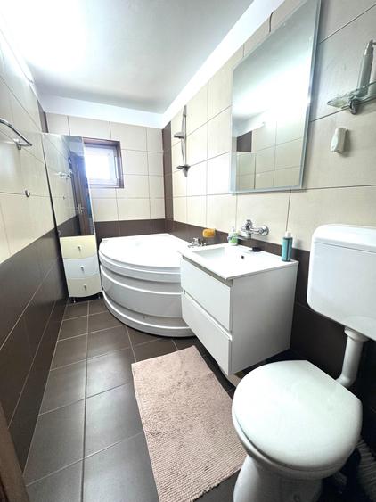 Apartament cu 3 camere decomandat în 13 Septembrie