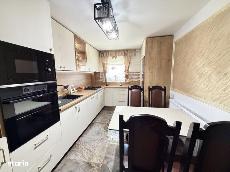 Apartament cu 3 camere decomandat în Central
