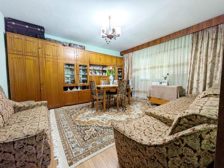 Apartament cu 4 camere decomandat în Central