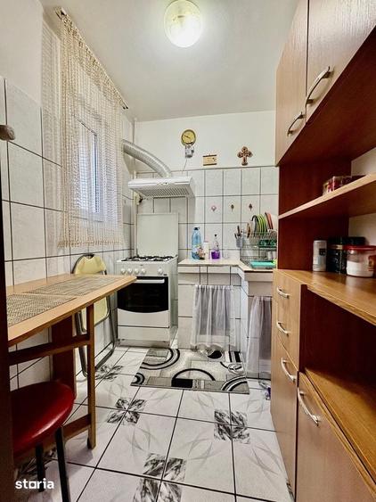 Apartament cu 3 camere în Petrișor