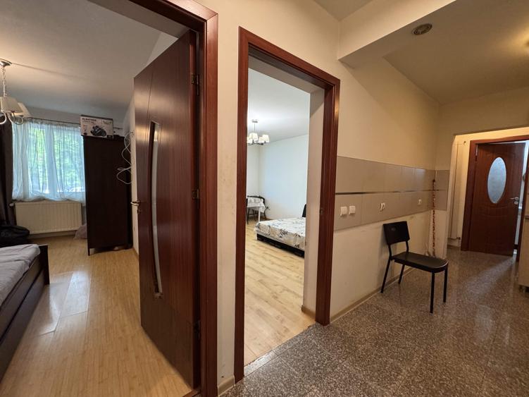 Apartament cu 3 camere semidecomandat în Central