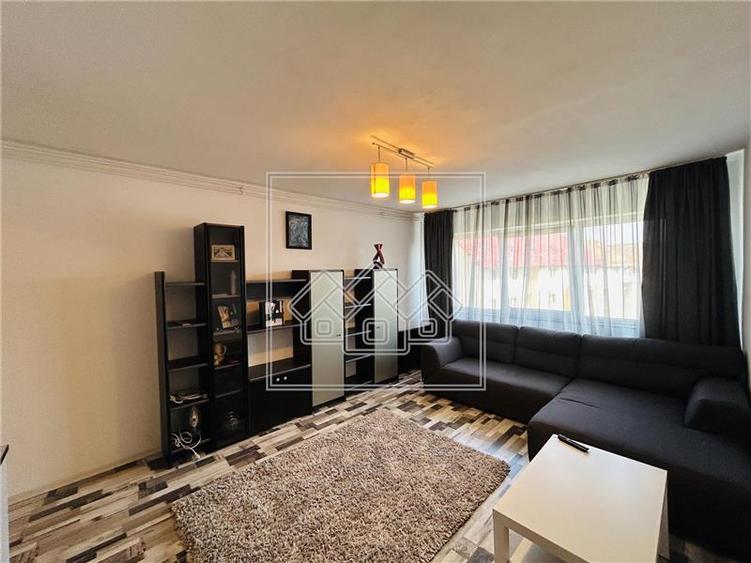 Apartament cu 2 camere decomandat în Mihai Viteazul