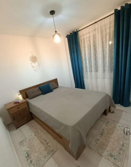Apartament cu 3 camere semidecomandat, mobilat în Gheorgheni