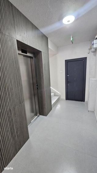 Apartament cu 3 camere în Apărătorii Patriei