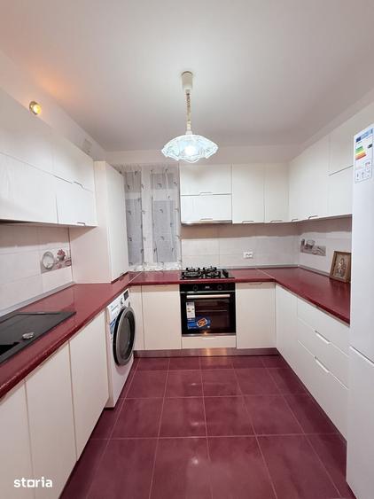 Apartament cu 3 camere decomandat în Cornișa