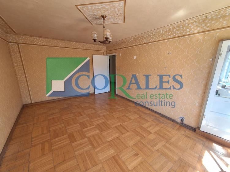 Apartament cu 3 camere decomandat în Lipovei