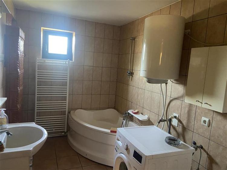 Casă individuală cu 3 camere cu Canalizare în Hângulești