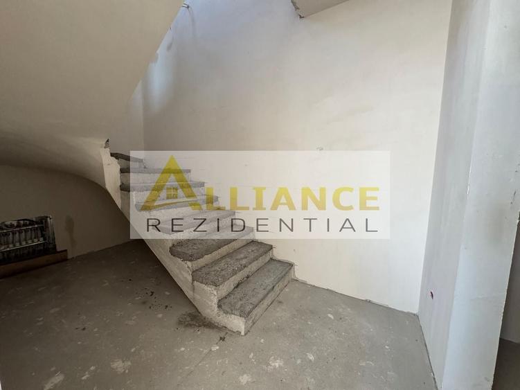 Duplex cu 4 camere decomandat cu Canalizare în Central