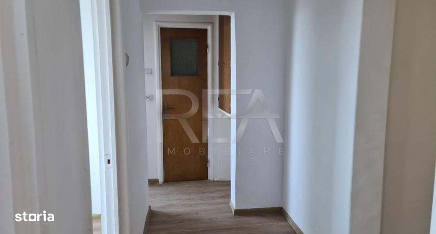 Apartament cu 3 camere decomandat în Drumul Taberei