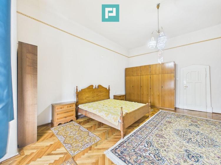 Apartament cu 3 camere semidecomandat în Boul Roșu