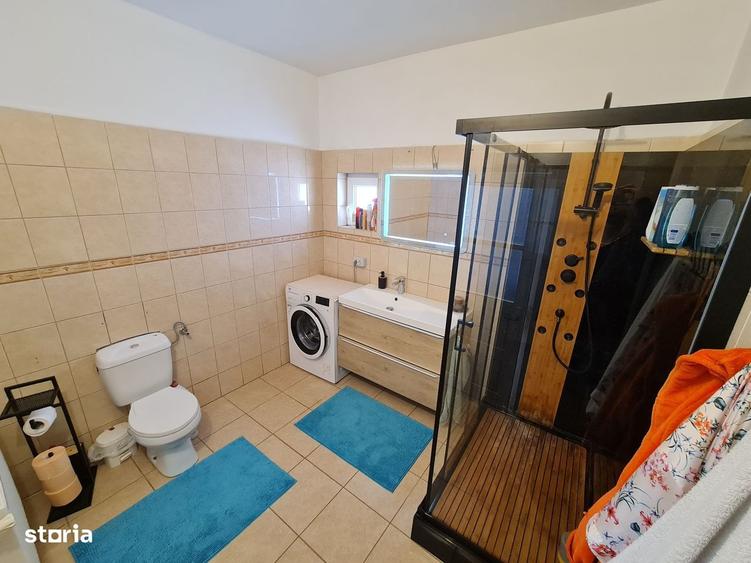 Casă cu 4 camere decomandat în Central