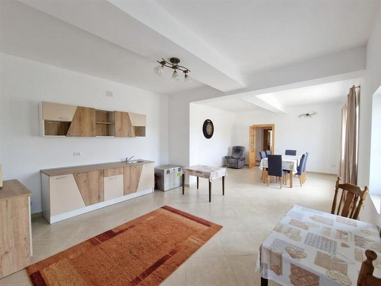 Casă cu 4 camere cu Teren 2700 Mp în Girișu de Criș