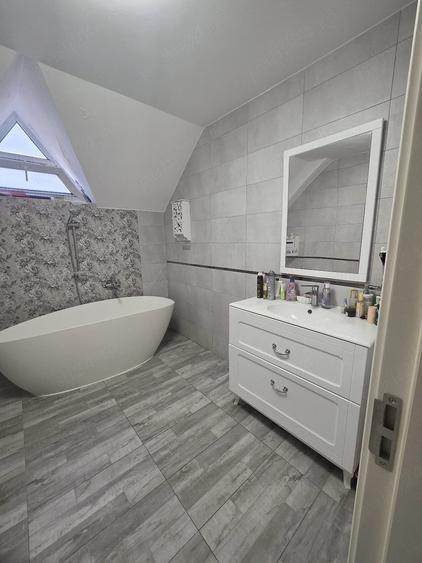 Apartament cu 4 camere decomandat, mobilat în Central