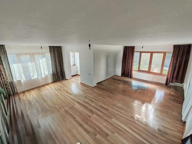 Casă cu 5 camere cu Teren 1644 Mp în Văcărești