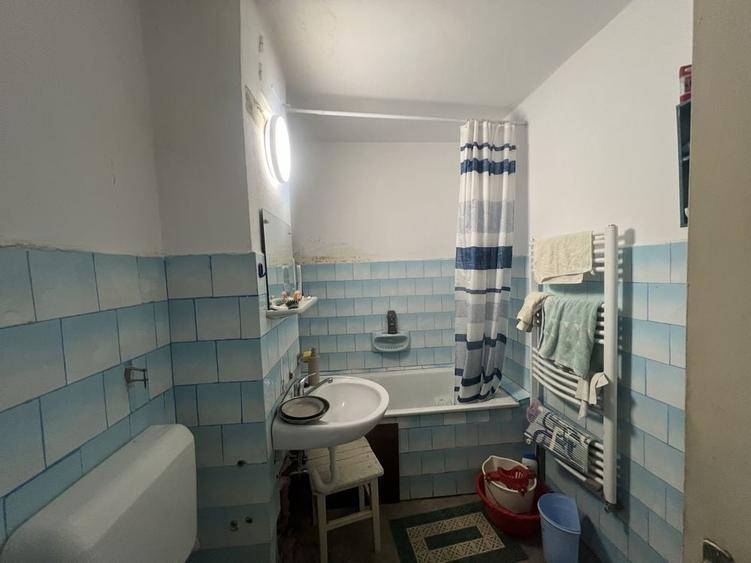 Apartament cu 2 camere semidecomandat în Intim