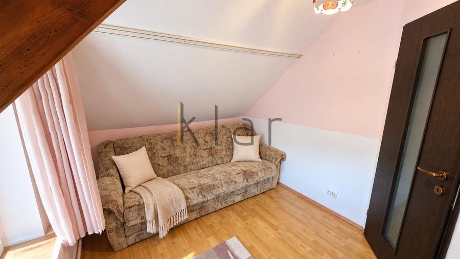 Apartament cu 4 camere semidecomandat, mobilat în Florești