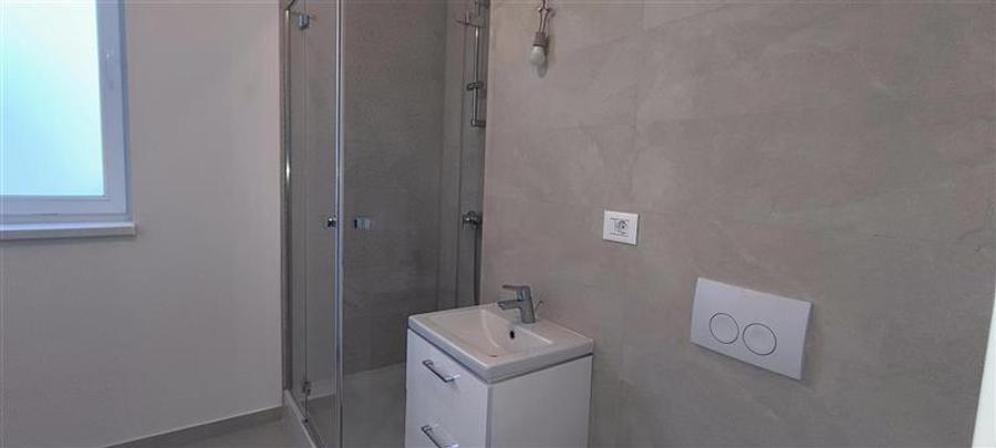 Penthouse cu 3 camere nedecomandat în Aradului