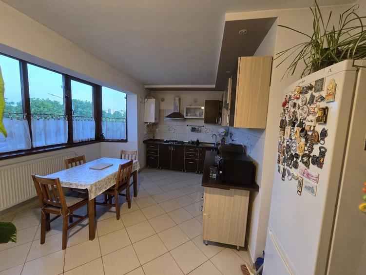 Apartament cu 4 camere decomandat în Horpaz